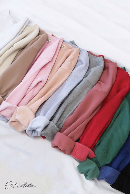 SANTA'S FAVORITE Mid Cropped Graphic Sweatshirt