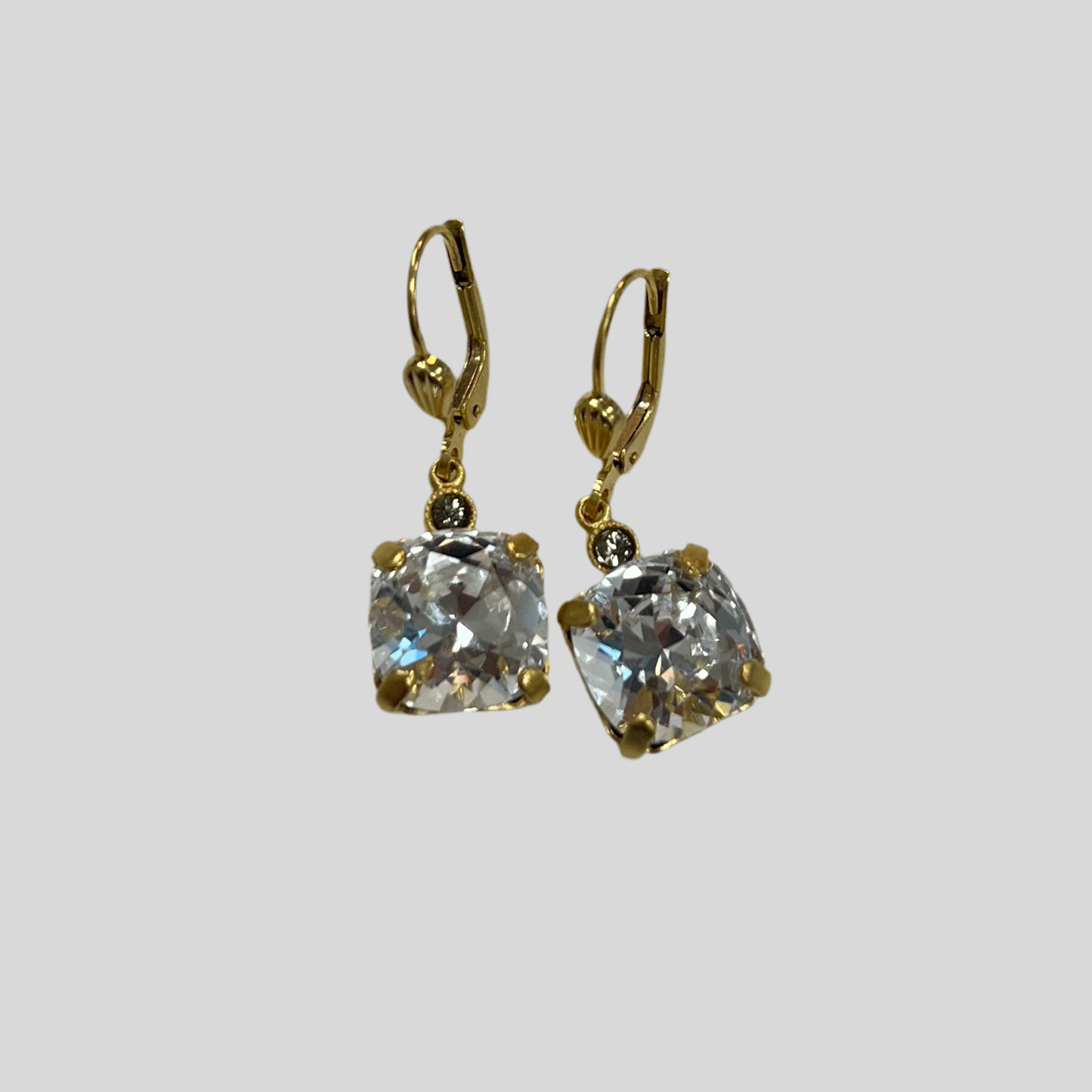 La Vie Parisienne Classic Earrings