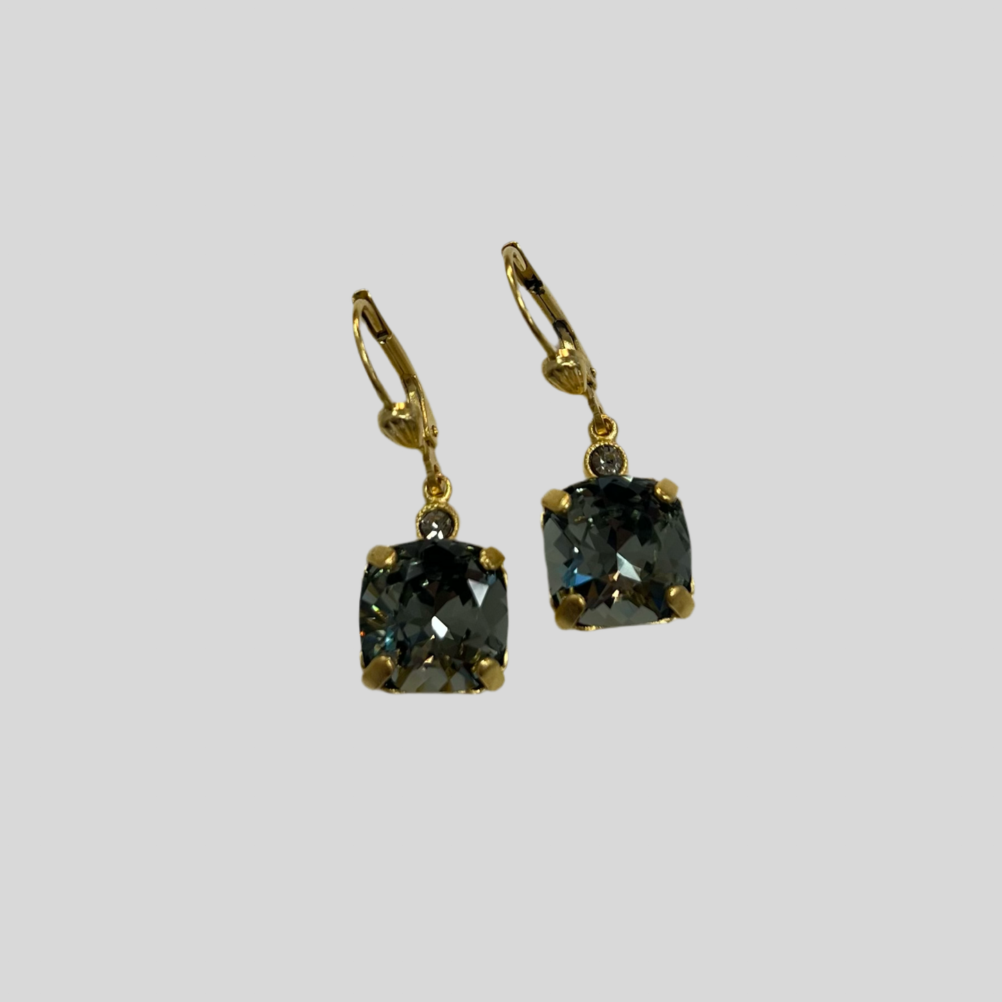 La Vie Parisienne Classic Earrings