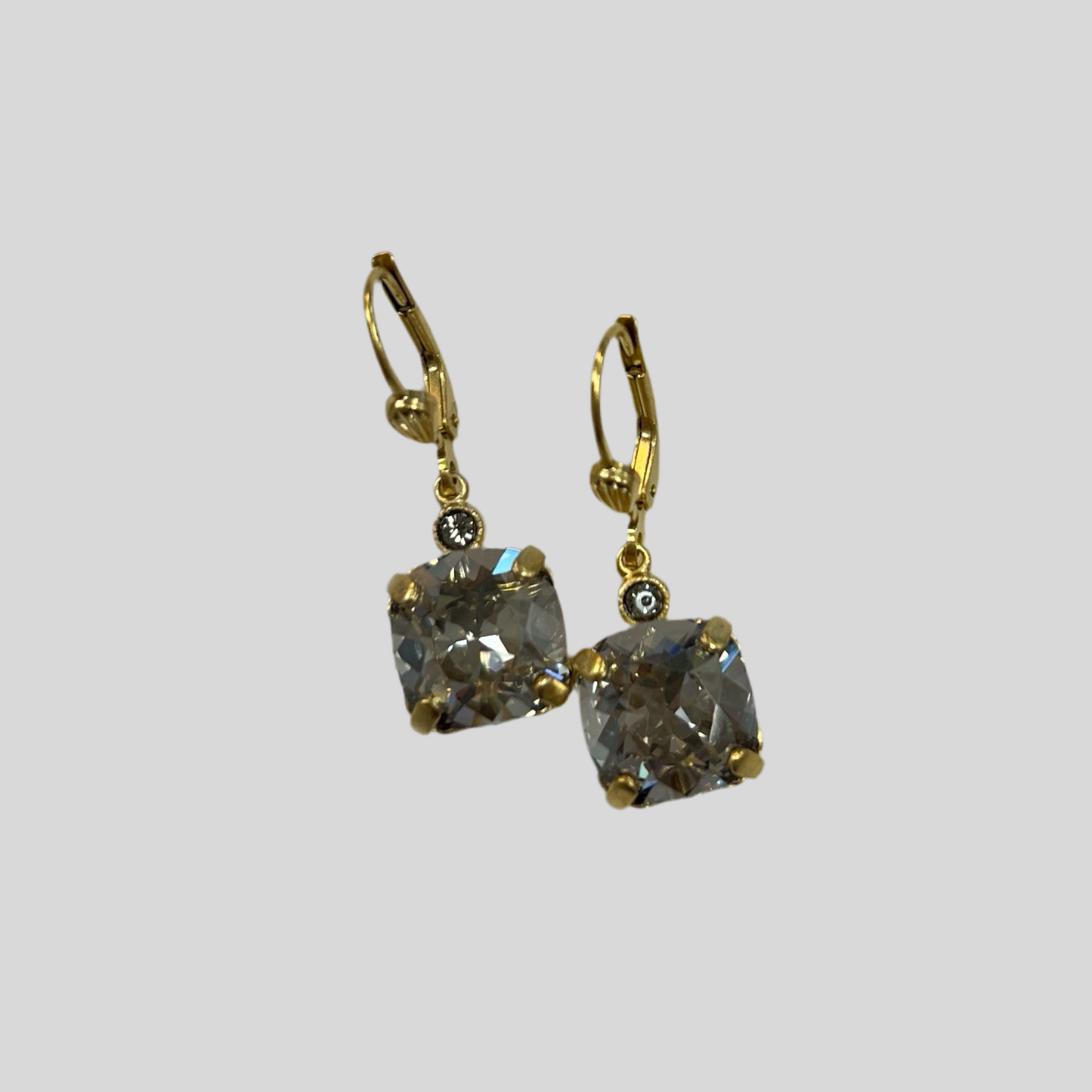 La Vie Parisienne Classic Earrings