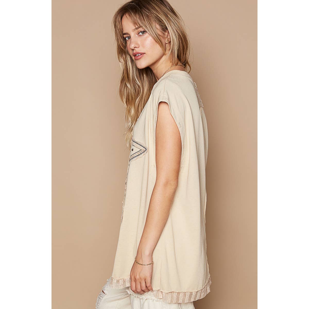 Sleeveless Star Patch Laced Hem Top