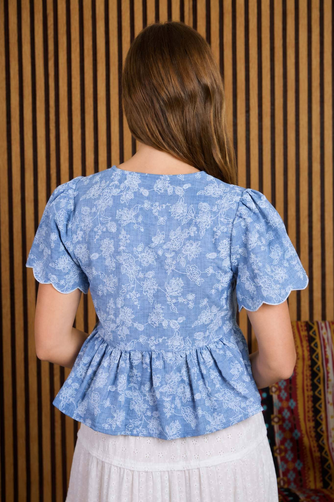 FLORAL EMBROIDERY FRONT TIE SCALLOPED PEPLUM TOP