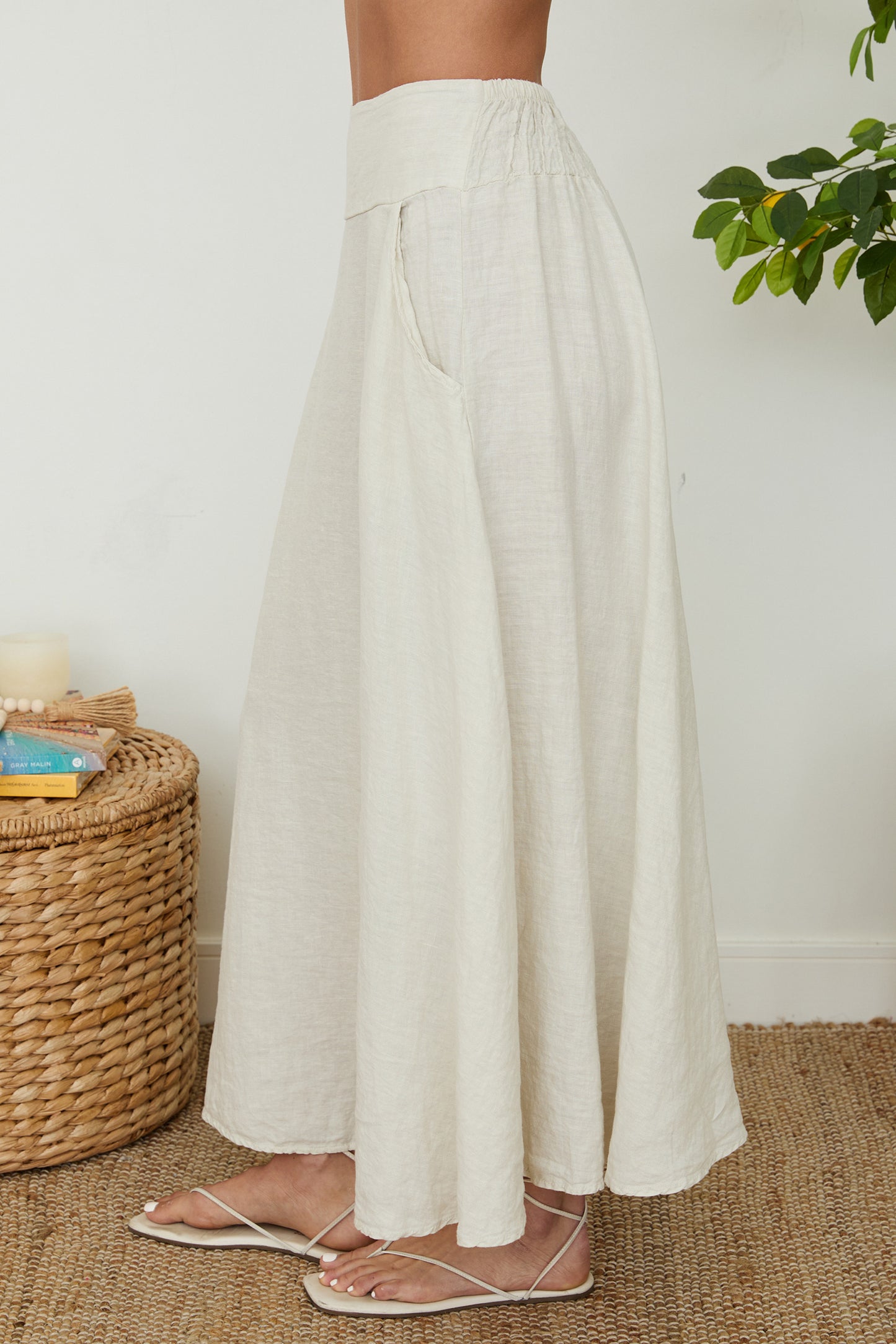 LINEN MAXI SKIRT WITH POCKETS AND SMOKED WAISTBAND